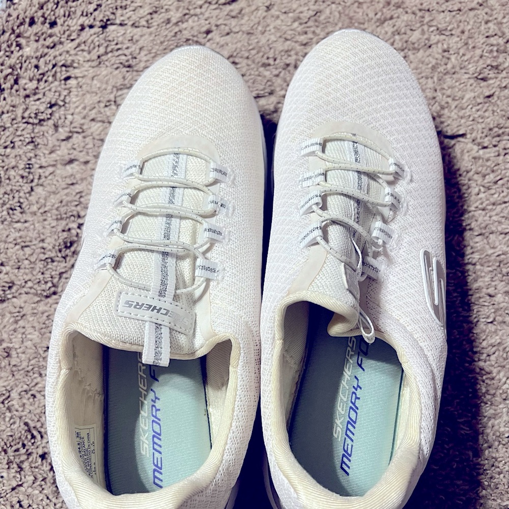Skechers. Size 8. White.